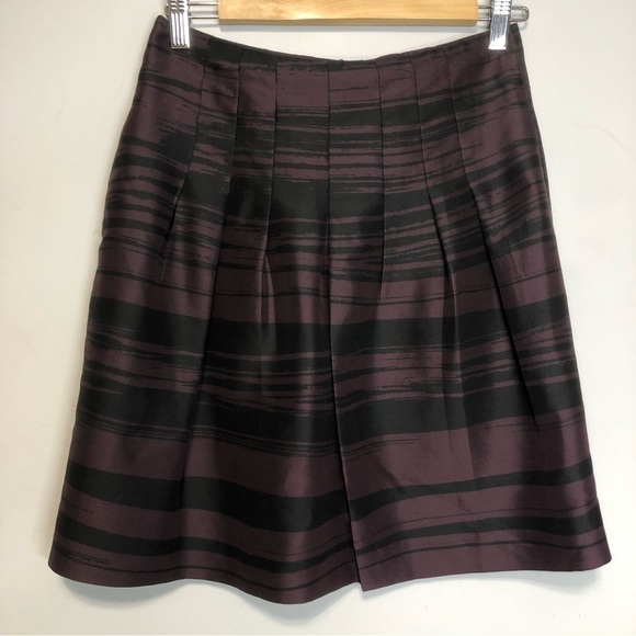 BANANA Republic 100% Silk Burgundy Abstract Printed Mini Skirt, size 2 - Picture 2 of 10